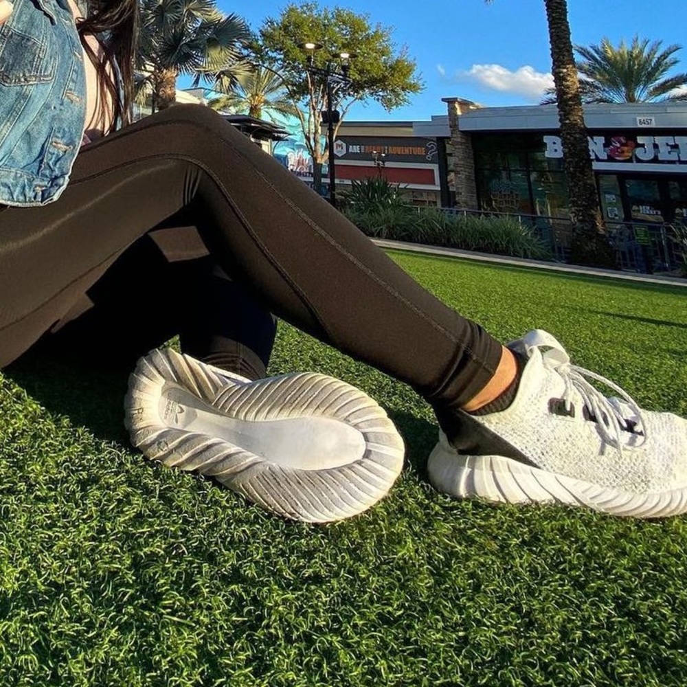 ADIDAS Tubular Doom Sock Primeknit Snkears White & Black - Picture 2 of 10
